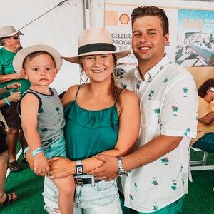 MEET YOUR POSHER💕